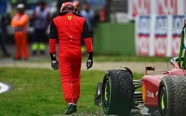 IMOLA, ITALY - APRIL 24: Carlos Sainz of Spain and Ferrari looks dejected as he walks from his car after retiring from the race during the F1 Grand Prix of Emilia Romagna at Autodromo Enzo e Dino Ferrari on April 24, 2022 in Imola, Italy. (Photo by Dan Mullan/Getty Images)