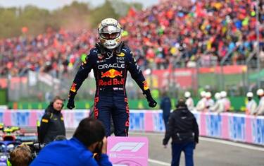 Verstappen domina a Imola. Errore di Leclerc, è 6°