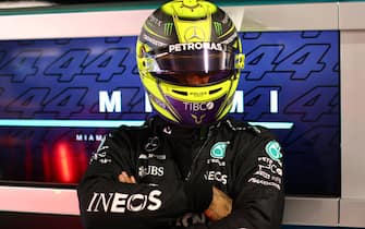 MIAMI INTERNATIONAL AUTODROME, UNITED STATES OF AMERICA - MAY 06: Sir Lewis Hamilton, Mercedes-AMG in the garage during the Miami GP at Miami International Autodrome on Friday May 06, 2022 in Miami, United States of America. (Photo by Steve Etherington / LAT Images)