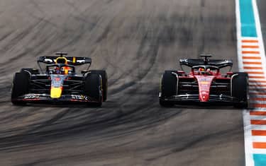 MIAMI, FLORIDA - MAY 08: Max Verstappen of the Netherlands driving the (1) Oracle Red Bull Racing RB18 overtakes Charles Leclerc of Monaco driving (16) the Ferrari F1-75 for the lead during the F1 Grand Prix of Miami at the Miami International Autodrome on May 08, 2022 in Miami, Florida. (Photo by Mark Thompson/Getty Images)