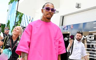 MIAMI GARDENS, FL - MAY 08: Mercedes-AMG Petronas driver Lewis Hamilton arrives in the paddock prior to the start of the Formula 1 CRYPTO.COM Miami Grand Prix on May 8, 2022 at Miami International Autodrome in Miami Gardens, FL. (Photo by Doug Murray/Icon Sportswire via Getty Images)