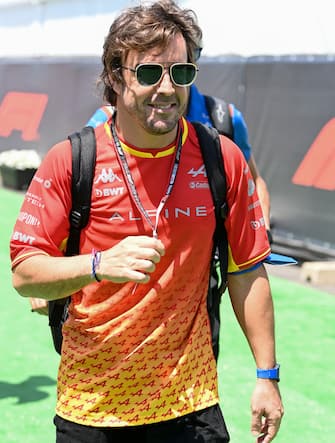 CIRCUIT DE BARCELONA-CATALUNYA, SPAIN - MAY 19: Fernando Alonso, Alpine F1 Team arrives in the paddock during the Spanish GP at Circuit de Barcelona-Catalunya on Thursday May 19, 2022 in Barcelona, Spain. (Photo by Mark Sutton / Sutton Images)