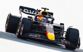 CIRCUIT DE BARCELONA-CATALUNYA, SPAIN - MAY 21: Max Verstappen, Red Bull Racing RB18 during the Spanish GP at Circuit de Barcelona-Catalunya on Saturday May 21, 2022 in Barcelona, Spain. (Photo by Zak Mauger / LAT Images)