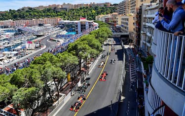 CIRCUIT DE MONACO, MONACO - MAY 23: Max Verstappen, Red Bull Racing RB16B, leads Valtteri Bottas, Mercedes W12, Carlos Sainz, Ferrari SF21, Lando Norris, McLaren MCL35M, and the rest of the field at the start during the Monaco GP at Circuit de Monaco on Sunday May 23, 2021 in Monte Carlo, Monaco. (Photo by Jerry Andre / LAT Images)