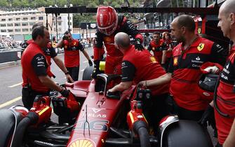 CIRCUIT DE MONACO, MONACO - MAY 28: Pole man Charles Leclerc, Ferrari F1-75, climbs out of his car in the pit lane during the Monaco GP at Circuit de Monaco on Saturday May 28, 2022 in Monte Carlo, Monaco. (Photo by Andy Hone / LAT Images)