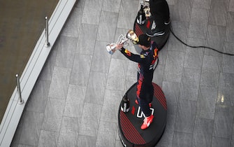 SOCHI AUTODROM, RUSSIAN FEDERATION - SEPTEMBER 26: Max Verstappen, Red Bull Racing, 2nd position, with his trophy during the Russian GP  at Sochi Autodrom on Sunday September 26, 2021 in Sochi, Russian Federation. (Photo by Zak Mauger / LAT Images)