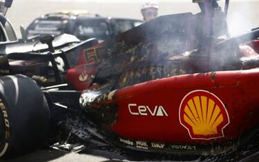 Sainz, la sua Ferrari distrutta dalla fiamme. FOTO
