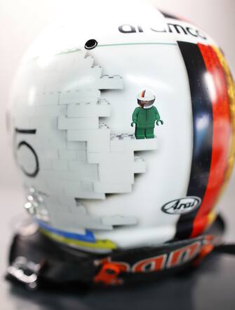 GP Ungheria 2022, Vettel e il casco di Lego: 'Lasciate GP Ungheria 2022, Vettel e il casco di Lego: 'Lasciate