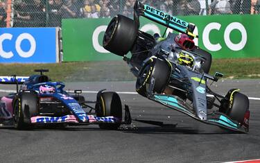 Hamilton, scuse ad Alonso: "Incidente è colpa mia"