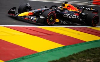 epa10141457 Dutch Formula One driver Max Verstappen of Red Bull Racing in action during the third practice session of the Formula One Grand Prix of Belgium at the Spa-Francorchamps race track in Stavelot, Belgium, 27 August 2022. The 2022 Formula One Belgian Grand Prix will take place on 28 August 2022.  EPA/CHRISTIAN BRUNA