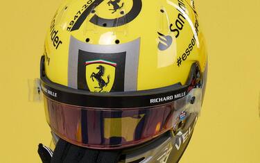 Sainz, a Monza anche il casco è giallo. VIDEO