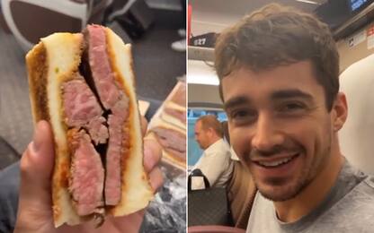 Leclerc-Sainz, sandwich e risate in aereo. VIDEO