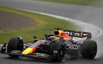epa10228768 Dutch Formula One driver Max Verstappen of Red Bull Racing steers his car during the second practice session of the Japanese Formula One Grand Prix in Suzuka, Japan, 07 October 2022. The Japanese Formula One Grand Prix will take place on 09 October 2022.  EPA/FRANCK ROBICHON