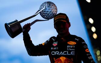 VERSTAPPEN Max (ned), Red Bull Racing RB18, celebrating race victory and world championship on the podium during the Formula 1 Honda Japanese Grand Prix 2022, 18th round of the 2022 FIA Formula One World Championship from Octobre 7 to 9, 2022 on the Suzuka International Racing Course, in Suzuka, Mie Prefecture, Japan - Photo: Florent Gooden / Dppi/DPPI/LiveMedia
