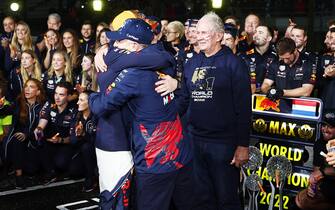 10/9/2022 - Max Verstappen, Red Bull Racing, 1st position, Adrian Newey, Chief Technology Officer, Red Bull Racing, Helmut Marko, Consultant, Red Bull Racing, Sergio Perez, Red Bull Racing, 2nd position, and the Red Bull team celebrate after securing the 2022 F1 World championship during the Formula 1 Japanese Grand Prix in Suzuka, Japan. (Photo by Sam Bloxham/Motorsport Images/Sipa USA) France OUT, UK OUT