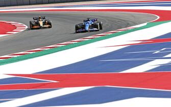 CIRCUIT OF THE AMERICAS, UNITED STATES OF AMERICA - OCTOBER 21: Fernando Alonso, Alpine A522, leads Lando Norris, McLaren MCL36 during the United States GP at Circuit of the Americas on Friday October 21, 2022 in Austin, United States of America. (Photo by Steven Tee / LAT Images)