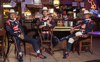 CIRCUIT OF THE AMERICAS, UNITED STATES OF AMERICA - OCTOBER 19: Special Austin livery overalls shoot at Broken Spoke, Austin
Kevin Magnussen, Haas F1 Team Antonio Giovinazzi, Haas F1 Team Mick Schumacher, Haas F1 Team during the United States GP at Circuit of the Americas on Wednesday October 19, 2022 in Austin, United States of America. (Photo by Andy Hone / LAT Images)