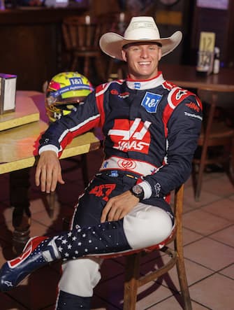 CIRCUIT OF THE AMERICAS, UNITED STATES OF AMERICA - OCTOBER 19: Special Austin livery overalls shoot at Broken Spoke, Austin
Mick Schumacher, Haas F1 Team during the United States GP at Circuit of the Americas on Wednesday October 19, 2022 in Austin, United States of America. (Photo by Andy Hone / LAT Images)