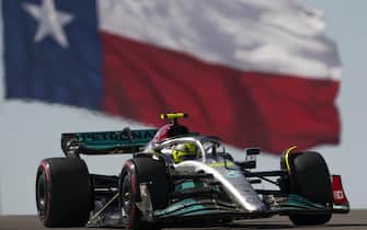 epa10259543 British Formula One driver Lewis Hamilton of Mercedes-AMG Petronas in action during FP3 of the Formula One Grand Prix of the US at the Circuit of The Americas in Austin, Texas, USA, 22 October 2022. The Formula One Grand Prix of the USA takes place on 23 October 2022.  EPA/SHAWN THEW