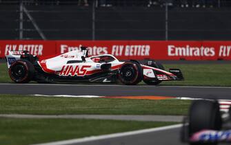 AUTODROMO HERMANOS RODRIGUEZ, MEXICO - OCTOBER 28: Kevin Magnussen, Haas VF-22 during the Mexico City GP at Autodromo Hermanos Rodriguez on Friday October 28, 2022 in Mexico City, Mexico. (Photo by Carl Bingham / LAT Images)