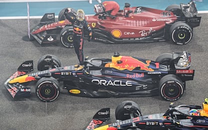 Verstappen vince ad Abu Dhabi: Leclerc 2°