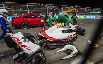 JEDDAH STREET CIRCUIT, SAUDI ARABIA - MARCH 26: Medics and marshals attend the scene after a heavy crash for Mick Schumacher, Haas VF-22, in Q2 during the Saudi Arabian GP at Jeddah Street Circuit on Saturday March 26, 2022 in Jeddah, Saudi Arabia. (Photo by Sam Bloxham / LAT Images)