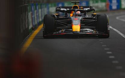 Verstappen davanti a Hamilton. Rimonta Sainz. LIVE