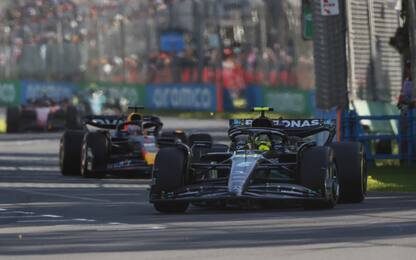 Verstappen davanti a Hamilton, rimonta Sainz. LIVE