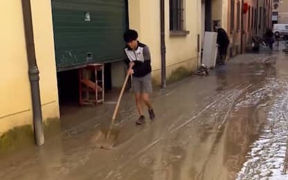 Alluvione, Tsunoda aiuta Faenza: pulisce le strade