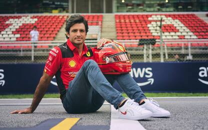 Sainz, omaggio alla sua Spagna: il casco per il GP