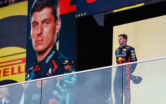 CIRCUIT GILLES-VILLENEUVE, CANADA - JUNE 18: Fernando Alonso, Aston Martin F1 Team, 2nd position, and Max Verstappen, Red Bull Racing, 1st position, on the podium during the Canadian GP at Circuit Gilles-Villeneuve on Sunday June 18, 2023 in Montreal, Canada. (Photo by Andy Hone / LAT Images)
