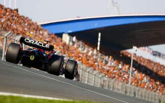 epa10154829 Max Verstappen of Red Bull Racing in action during the second free practice session of the Formula One Grand Prix of the Netherlands at Circuit Zandvoort, in Zandvoort, the Netherlands, 02 September 2022. The Formula One Grand Prix of the Netherlands will be held at the Circuit Zandvoort race track on 04 September 2022.  EPA/Koen van Weel