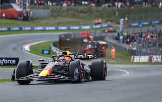 CIRCUIT ZANDVOORT, NETHERLANDS - AUGUST 27: Max Verstappen, Red Bull Racing RB19 during the Dutch GP at Circuit Zandvoort on Sunday August 27, 2023 in North Holland, Netherlands. (Photo by Dom Romney / LAT Images)