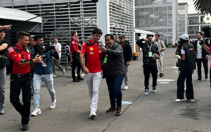 Sainz sta bene: l'arrivo al circuito in Messico