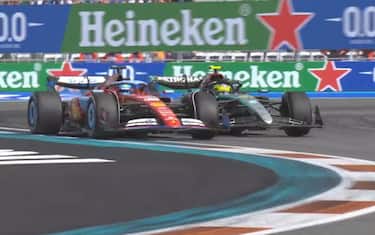 Il mostruoso sorpasso di Leclerc su Hamilton