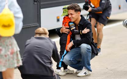Norris, un abbraccio che carica per Silverstone