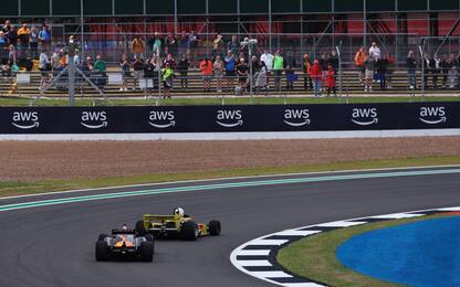 Brividi a Silverstone, parata di F1 storiche. FOTO