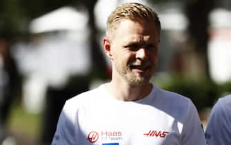 MELBOURNE GRAND PRIX CIRCUIT, AUSTRALIA - APRIL 09: Kevin Magnussen, Haas F1 Team, and Mick Schumacher, Haas F1 Team during the Australian GP at Melbourne Grand Prix Circuit on Saturday April 09, 2022 in Melbourne, Australia. (Photo by Andy Hone / LAT Images)