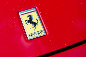 Ferrari logo on bonnet of red Ferrari car.