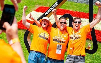La "marea arancione", i tifosi al GP d'Austria