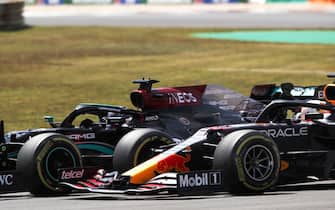 ALGARVE INTERNATIONAL CIRCUIT, PORTUGAL - MAY 02: Sir Lewis Hamilton, Mercedes W12, battles with Max Verstappen, Red Bull Racing RB16B during the Portuguese GP at Algarve International Circuit on Sunday May 02, 2021 in Portimao, Portugal. (Photo by Charles Coates / LAT Images)
