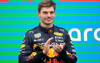 epa10100263 Red Bull Racing driver Max Verstappen of the Netherlands celebrates on the podium after winning the Formula One Grand Prix of Hungary at the Hungaroring circuit in Mogyorod, near Budapest, Hungary, 31 July 2022.  EPA/Zsolt Czegledi HUNGARY OUT