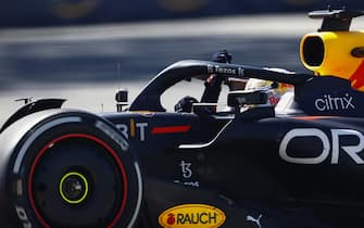 CIRCUIT GILLES-VILLENEUVE, CANADA - JUNE 19: Max Verstappen, Red Bull Racing RB18, 1st position, celebrates during his victory lap on his way to Parc Ferme during the Canadian GP at Circuit Gilles-Villeneuve on Sunday June 19, 2022 in Montreal, Canada. (Photo by Andy Hone / LAT Images)