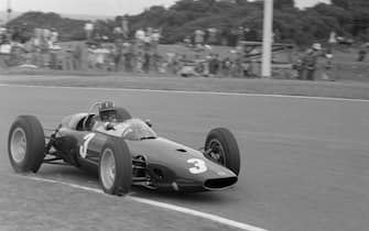 EAST LONDON, SOUTH AFRICA - DECEMBER 29: Graham Hill, BRM P57 during the South African GP at East London on December 29, 1962 in East London, South Africa. (Photo by LAT Images)