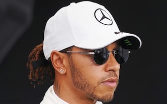 epa08287886 Lewis Hamilton of Great Britain and Mercedes GP looks on ahead of the Formula 1 Australian Grand Prix 2020 at the the Albert Park Circuit in Melbourne, Australia, 12 March 2020.  EPA/MICHAEL DODGE EDITORIAL USE ONLY AUSTRALIA AND NEW ZEALAND OUT