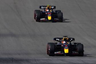 CIRCUIT OF THE AMERICAS, UNITED STATES OF AMERICA - OCTOBER 21: Max Verstappen, Red Bull Racing RB18, leads Sergio Perez, Red Bull Racing RB18 during the United States GP at Circuit of the Americas on Friday October 21, 2022 in Austin, United States of America. (Photo by Glenn Dunbar / LAT Images)