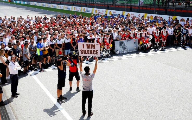 Il minuto di silenzio a Sepang per Afridza Munandar Il minuto di silenzio a Sepang per Afridza Munandar