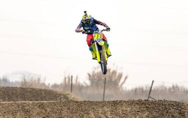 Rossi, allenamento show sulla moto da cross. VIDEO