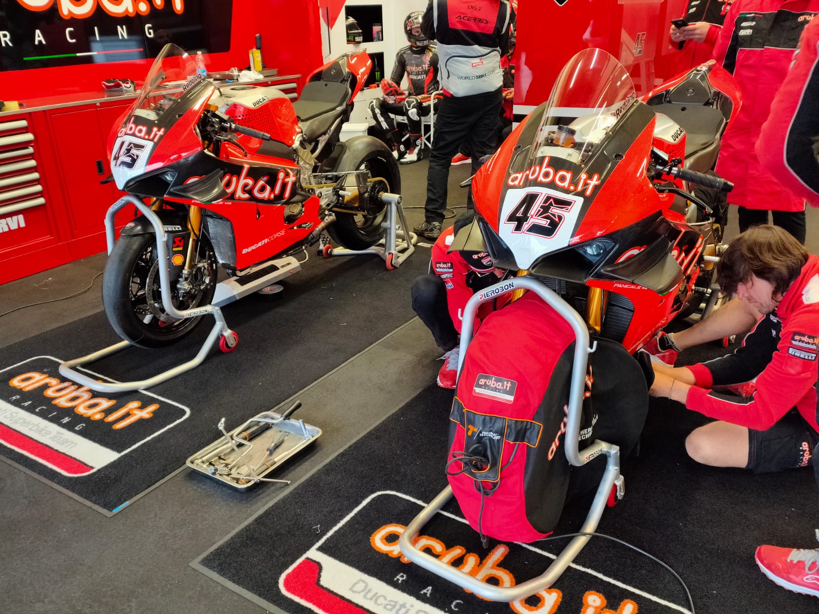Redding tra i piloti con più giri all'attivo: ecco la sua Ducati ai box Box Ducati