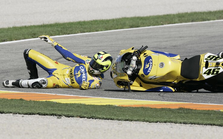 Nell'ultimo GP del 2006, Rossi si gioca il Mondiale ma cade in avvio: chiude 12°, vedendo trionfare Hayden
